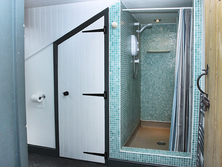 Shower Room in the Fishermans Return Pub in Winterton