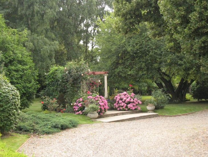 Old Rectory Floral Arch.jpg