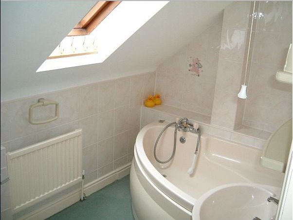 Luxurious Bathroom In Wroxham Cottages